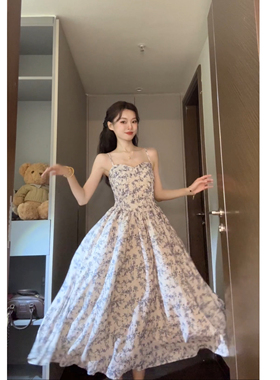 Seven七分糖法式碎花吊带连衣裙新款收腰海边度假蓬蓬长裙