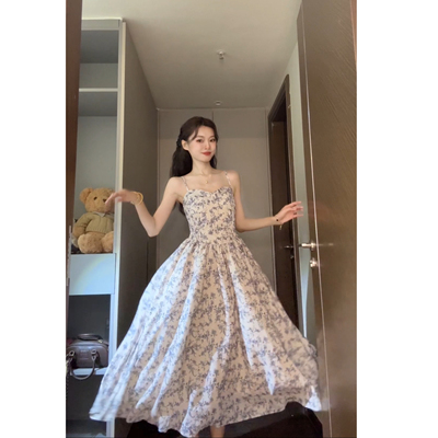 Seven七分糖法式碎花吊带连衣裙新款收腰海边度假蓬蓬长裙