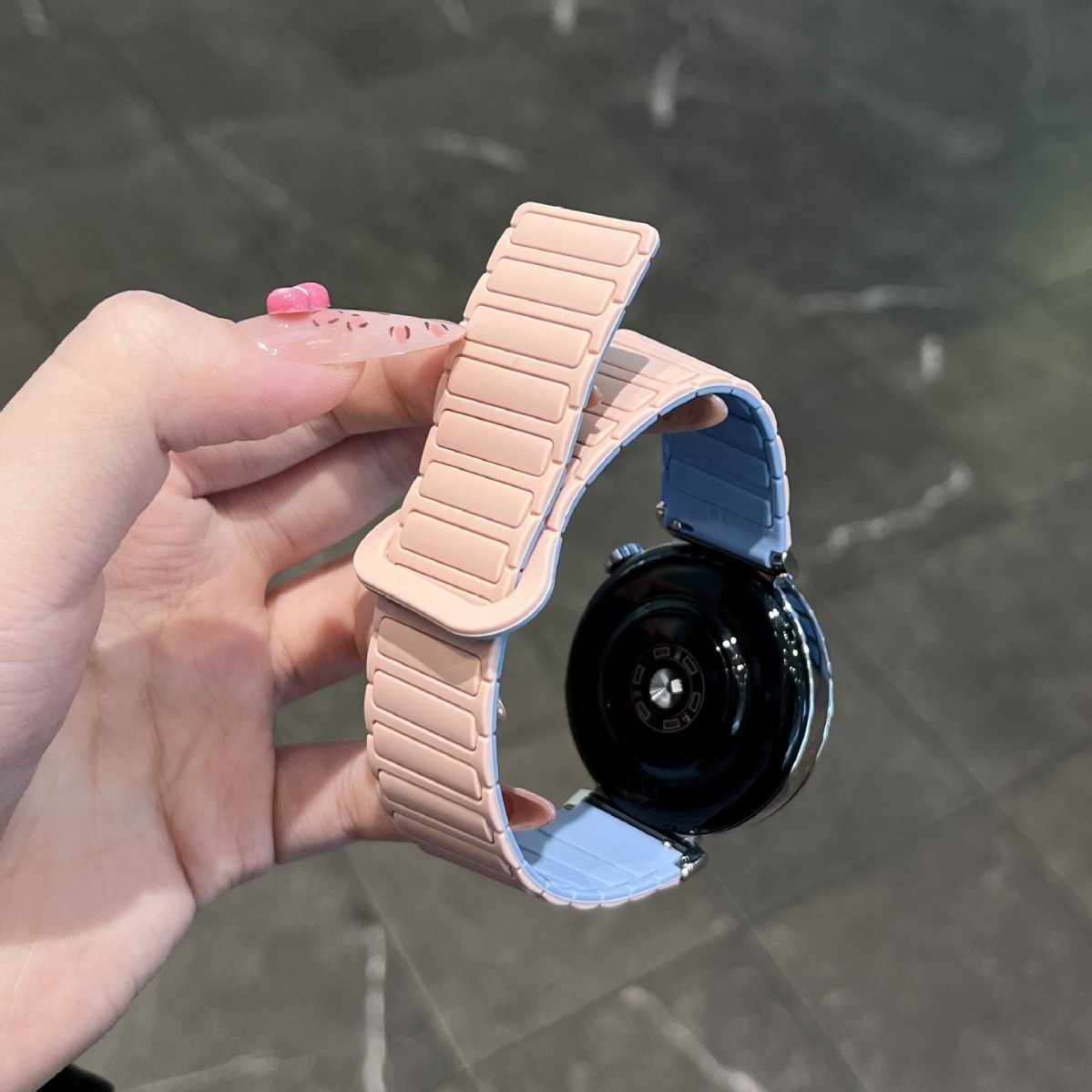 适用荣耀硅胶磁吸表带