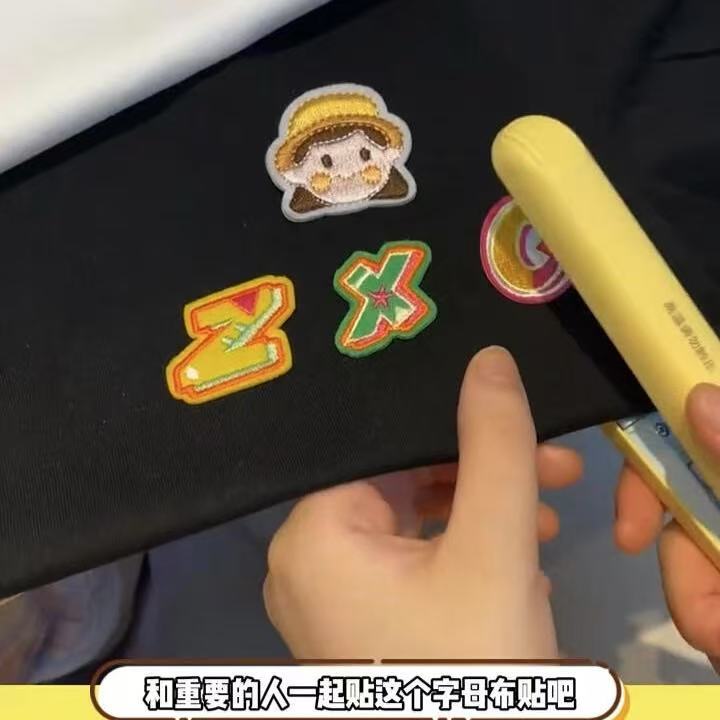 书包刺绣贴字母26英文缩写自粘胶包包装饰diy背包幼儿园姓名贴图片
