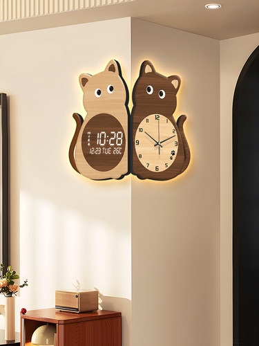猫咪转角时钟原木风客厅墙角两面钟表画2025新款卡通拐角装饰挂钟