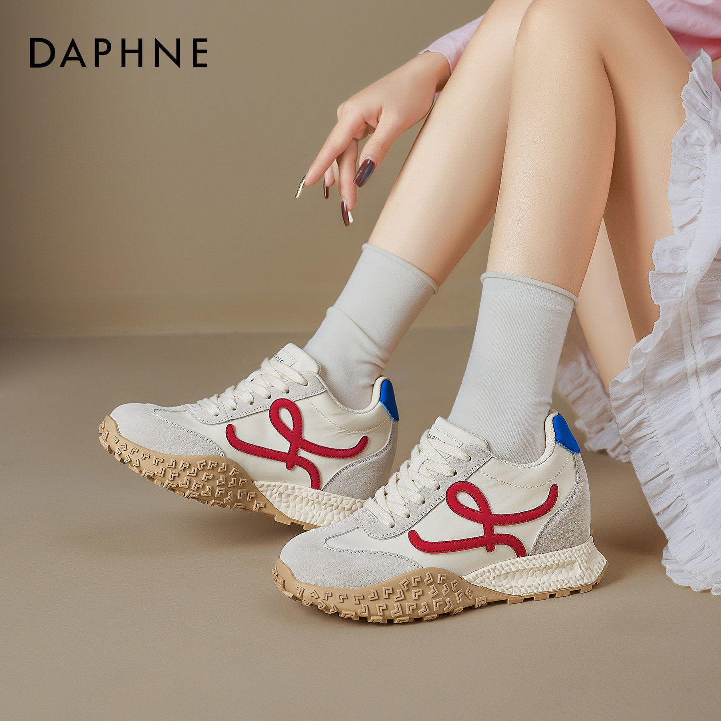 达芙妮红色德训鞋女2026新款春季本命年高帮软底休闲百搭运动鞋,女鞋,时尚休闲鞋,淘宝优惠券,粉丝福利购,淘宝优惠卷