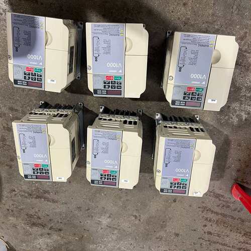 议价V1000变频器1.1KW，1.5KW，VZ4A0P7B