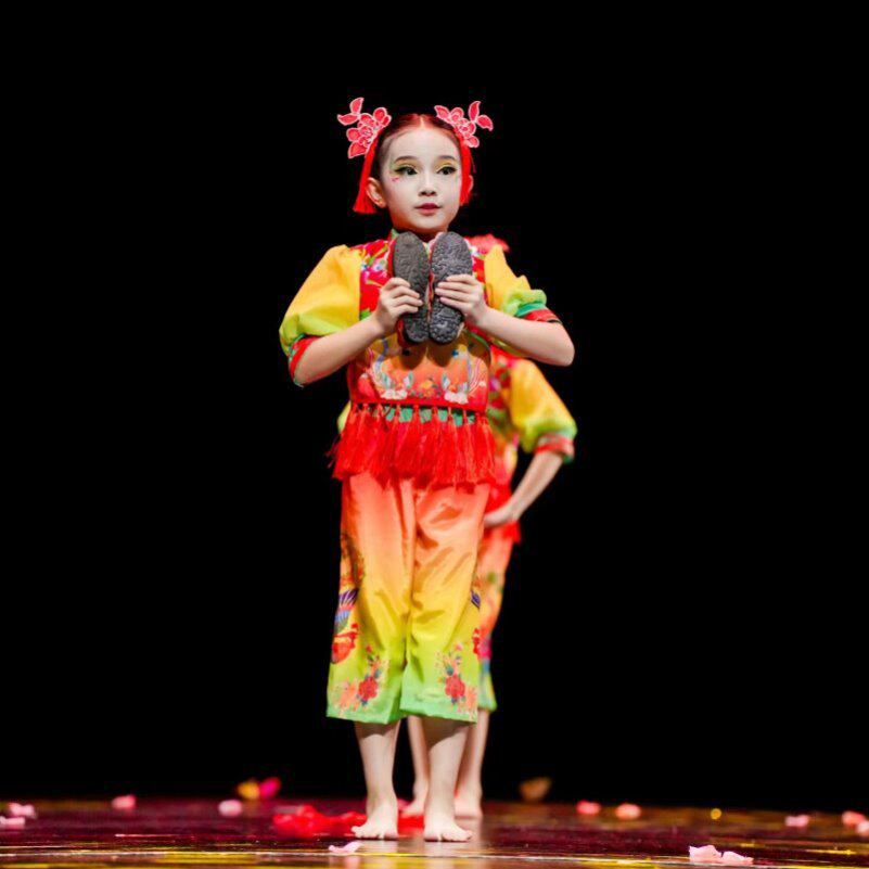 新款红红的花花鞋舞蹈演出服小荷风采绣花鞋表演服装六一儿童女