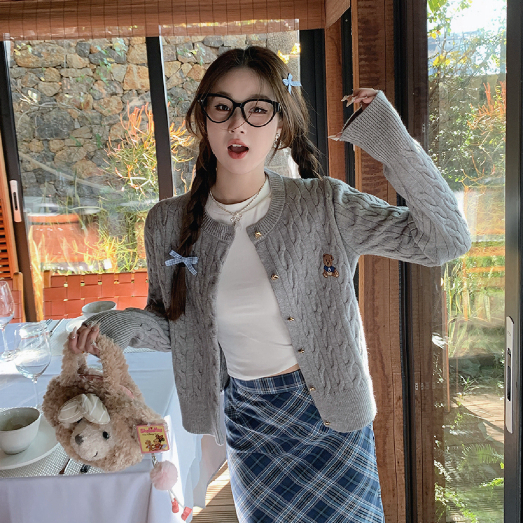 灰色针织开衫外套女2025新款早秋穿搭小熊刺绣毛衣独特超好看上衣