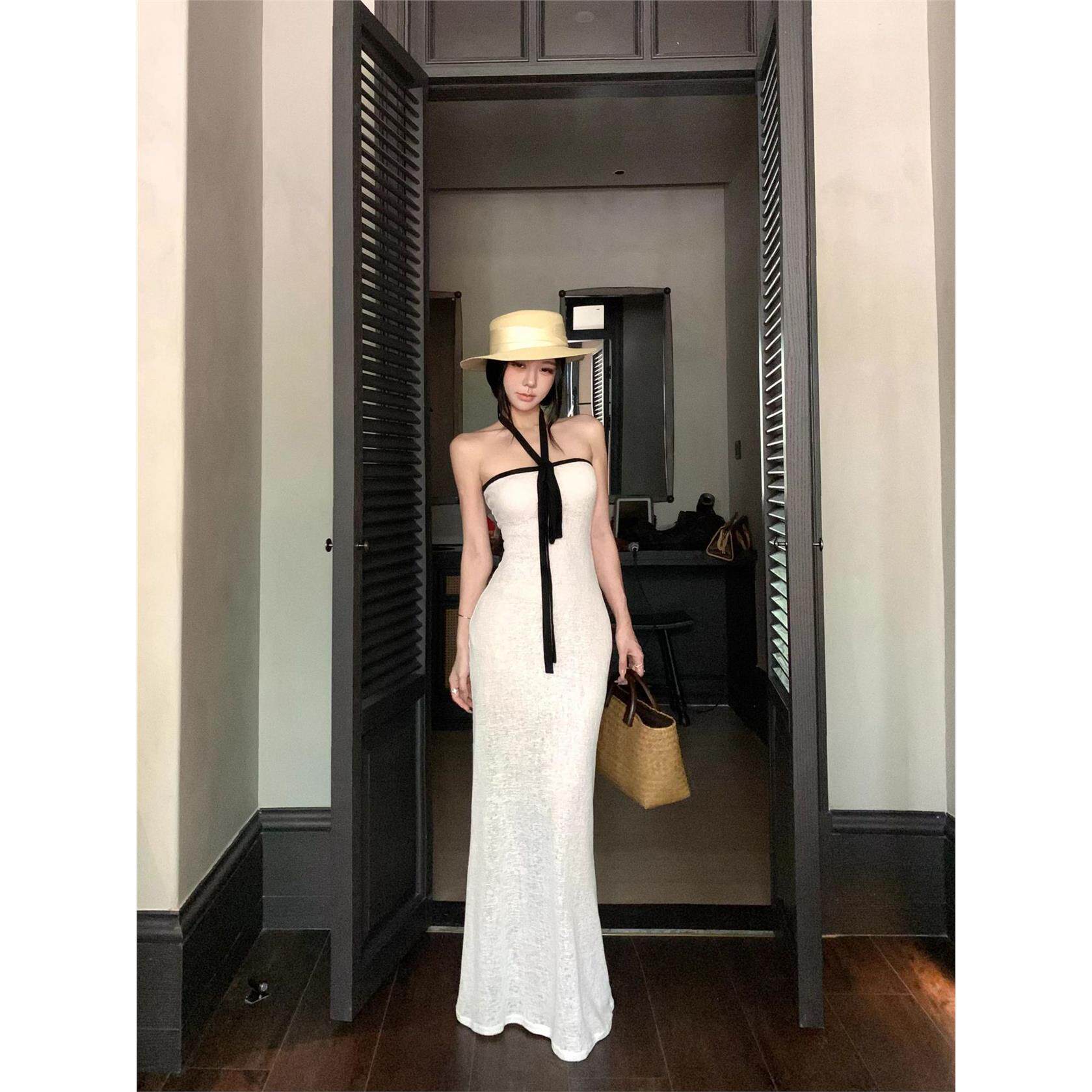 辣妹风白色挂脖抹胸连衣裙女夏季修身收腰无袖裙子显身材包臀长裙