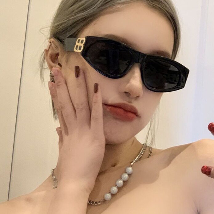 复古猫眼时尚墨镜女高级感双B凹造型眼镜街拍防紫外线度假太阳镜