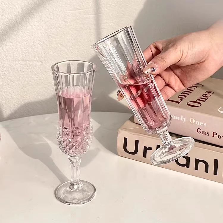 网红玻璃杯水杯2024新款高级感轻奢高脚酒杯复古浮雕水晶果汁杯子