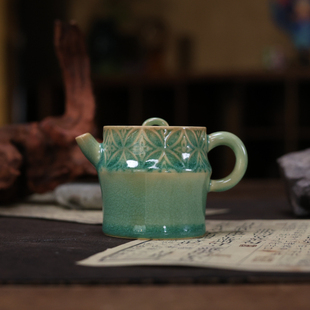 钱纹窗花松影琉璃竹节壶(W0648)