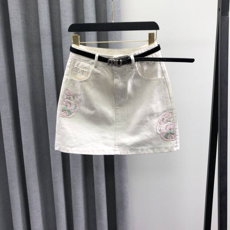 白色国风中式牛仔女2024夏季新款百搭刺绣A字半身包臀裙