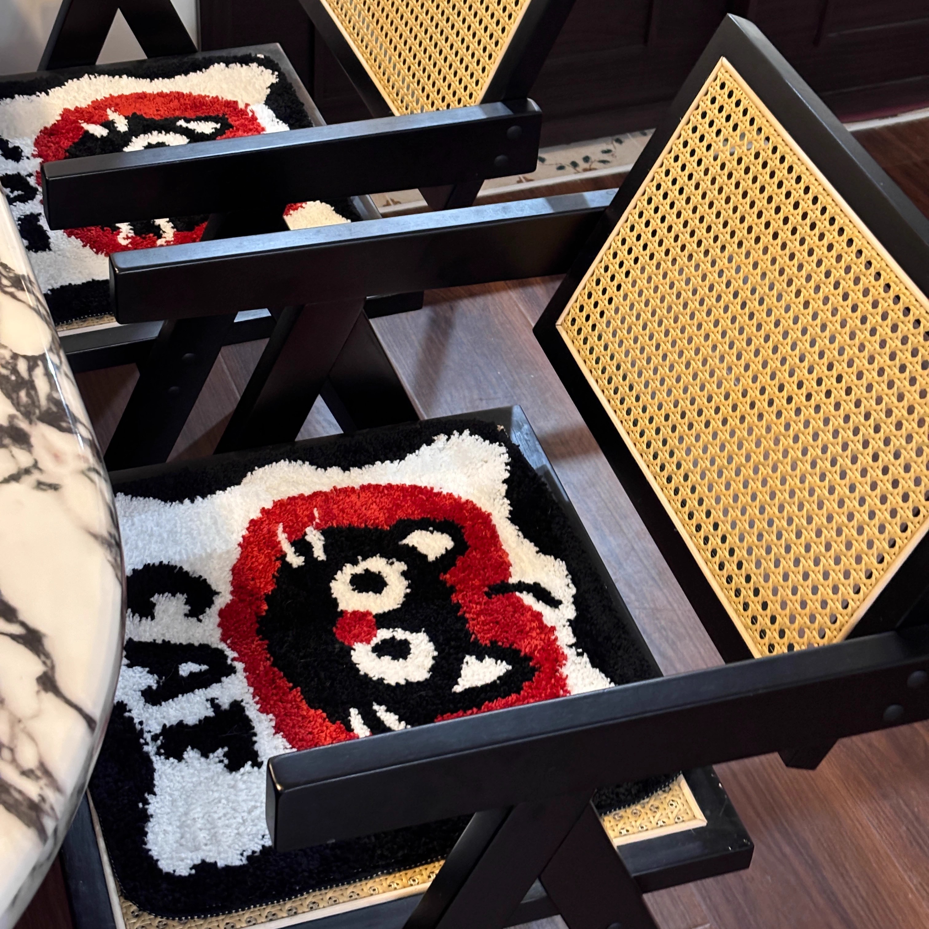 卡通植绒防滑簇绒椅垫家用办公室防凉久坐屁股垫学生多功能坐垫