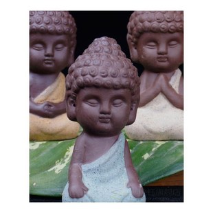 small Buddha statue monk figurine tathagata India Yoga Manda