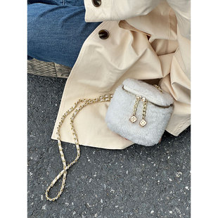 2025秋冬新款韩系毛绒绒小香风链条迷你盒子包可爱精巧手提斜挎包