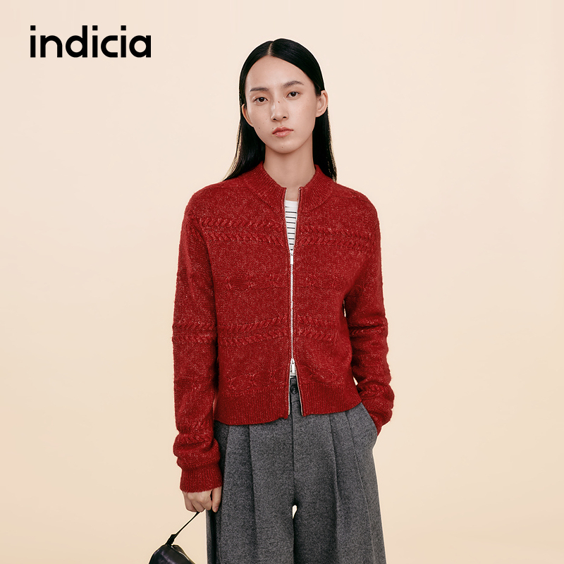 indicia标记2025冬季新款复古枫叶红显高显瘦绞花开衫 L2D5KS280