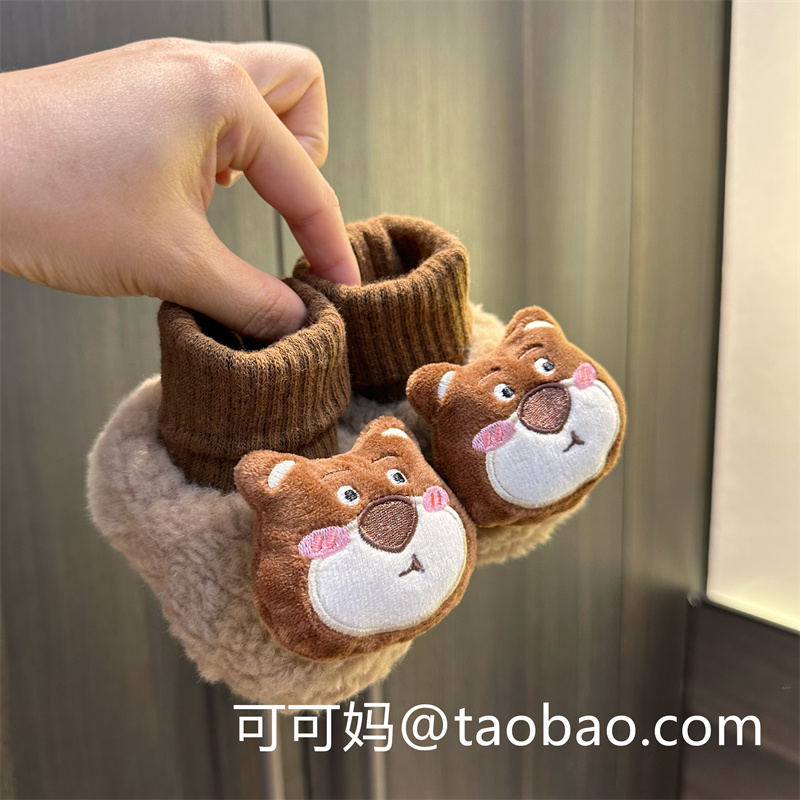 秋冬男女宝宝新生婴儿0-1岁软底加厚鞋袜一体不掉加绒护脚学步鞋