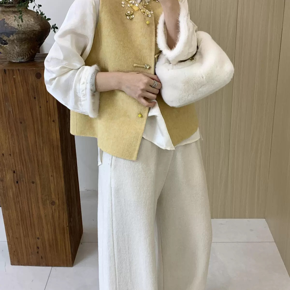 米米新中式重工艺钉珠花朵盘扣双面羊毛马甲（含90.3绵羊毛）8894