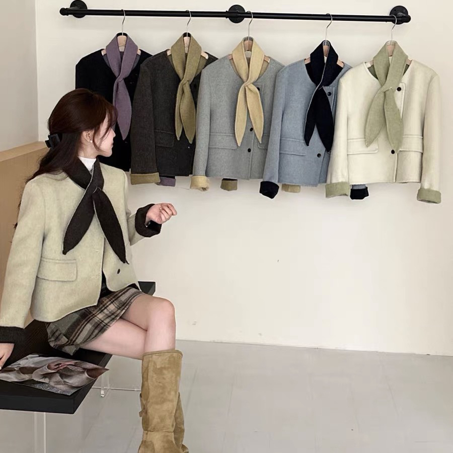 米米色设计感短款羊毛外套(配可拆卸兔耳朵围巾)(含70羊毛)B1283