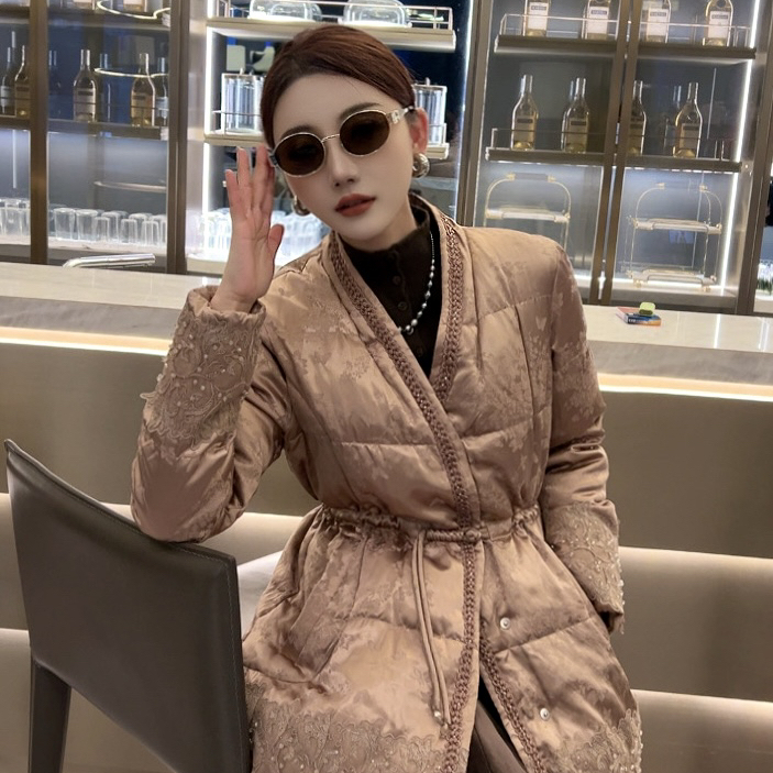 米米店冬上新提花拼接蕾丝宽松气质保暖羽绒服外套8210