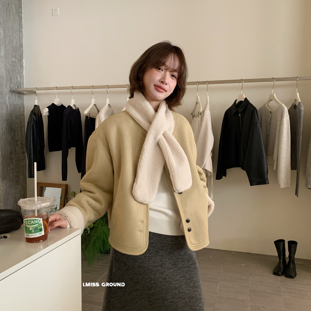 米米冬上新高品质麂皮绒加厚保暖皮毛一体外套(配围巾)H90582