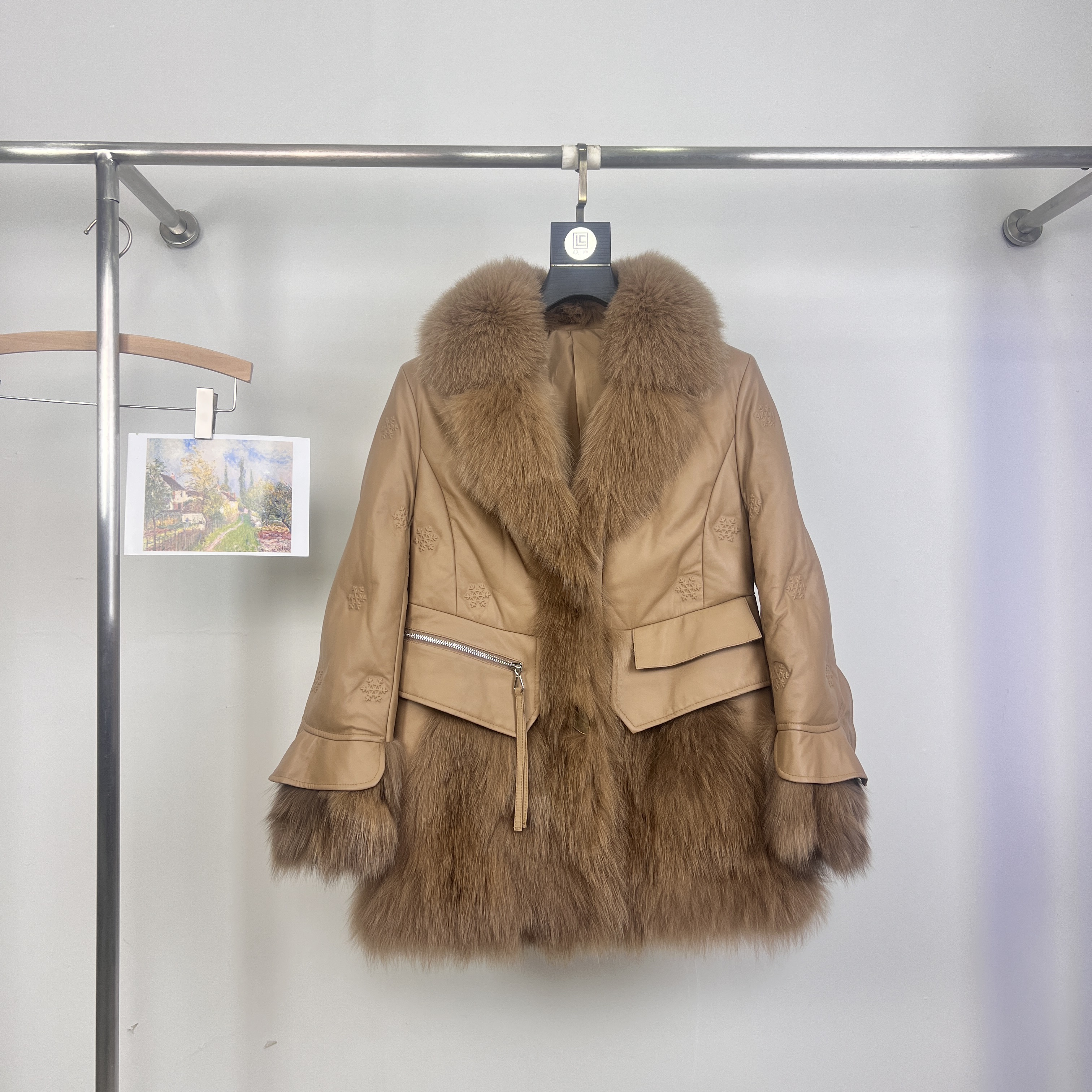 米米设计皮羽绒皮衣拼接皮草(配毛领)(含100狐狸毛)FM116