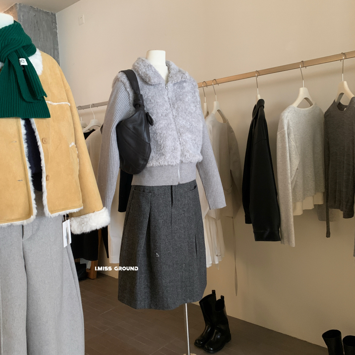 米米冬上新毛织拼接羊羔毛皮毛一体短外套H70882