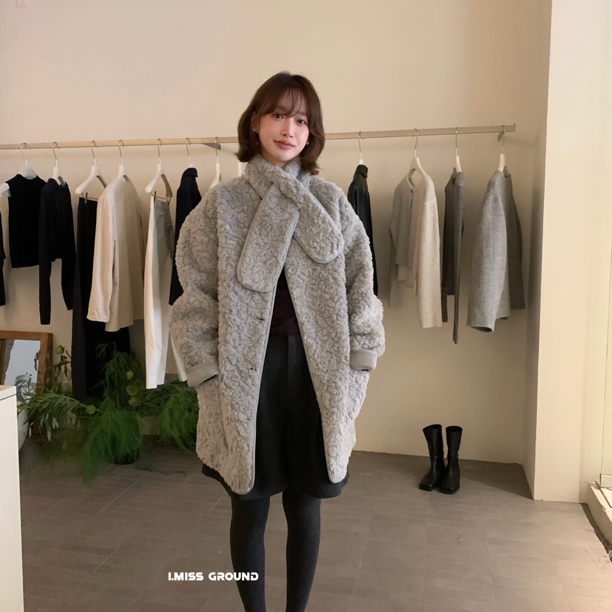 米米冬上新韩标高品质毛茸茸皮毛一体短外套(配围脖)H70866