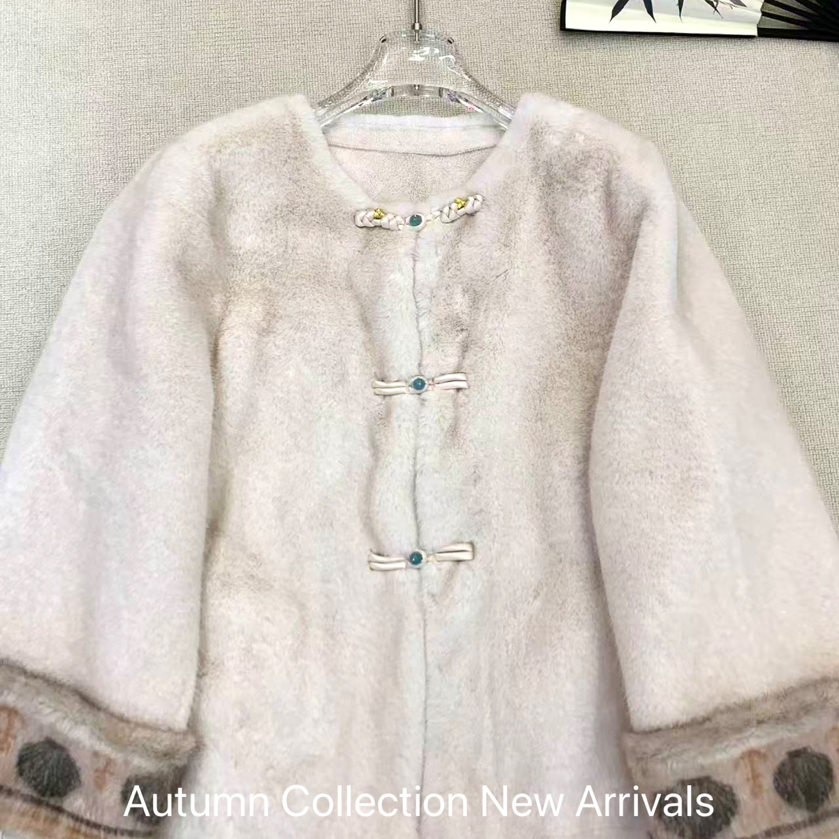 米米冬上新国风贵气盘扣皮毛一体短外套（含30羊毛）3184