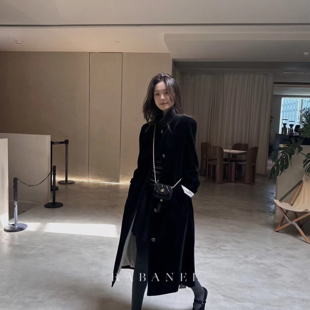 米米冬上新赫本风丝绒质感修身长款单排扣大衣AS0080