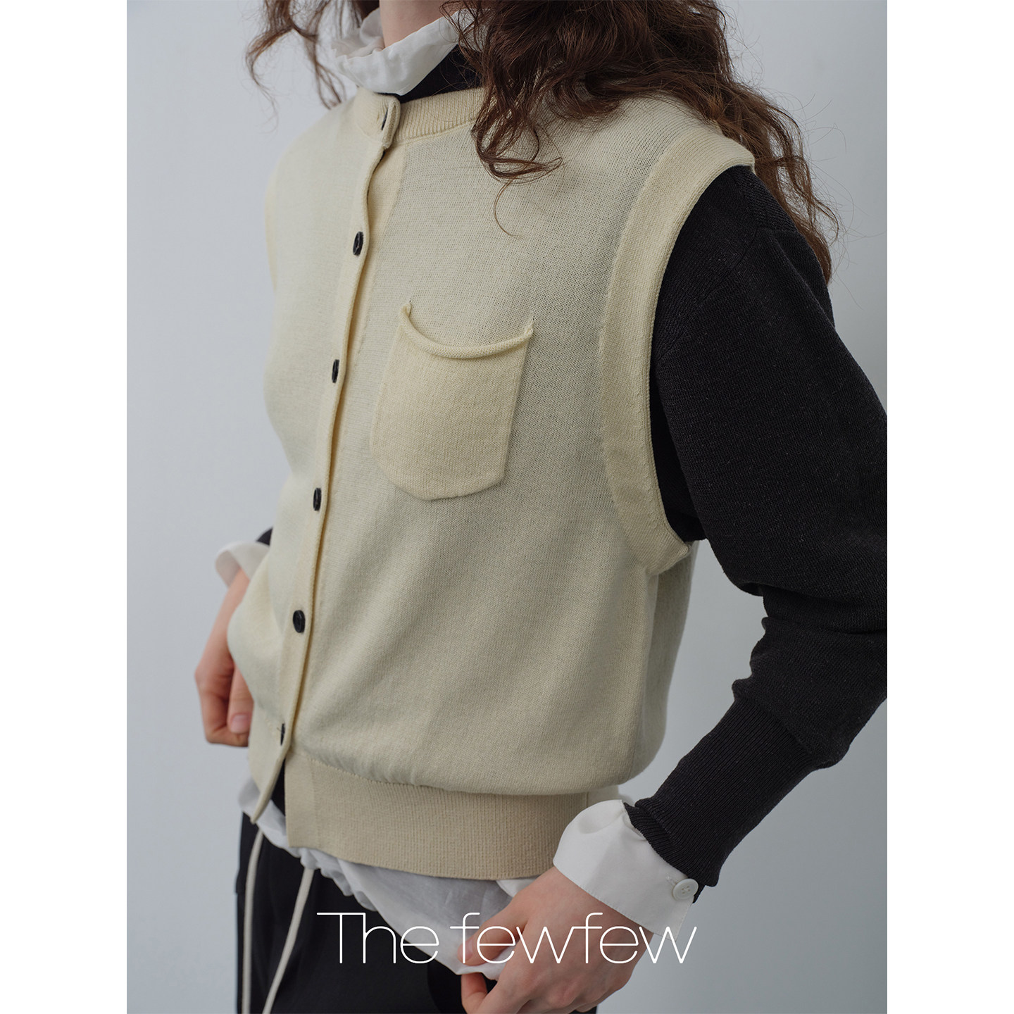 The fewfew 不对称口袋休闲百搭圆领纽扣叠穿无袖针织背心马甲
