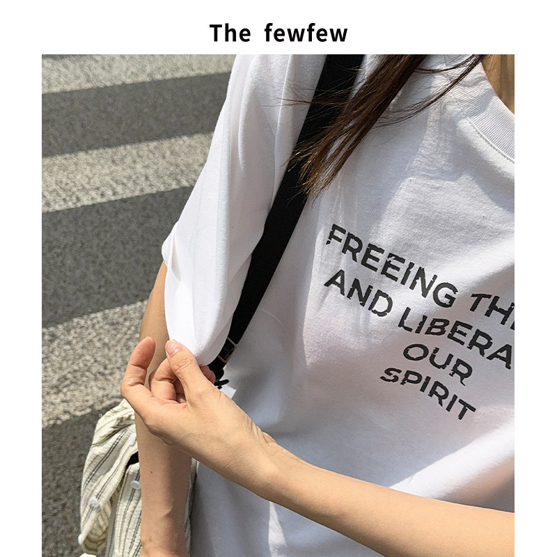 The fewfew 棉汉麻混纺宽松休闲吸湿透气做旧字母印花中性T恤图片