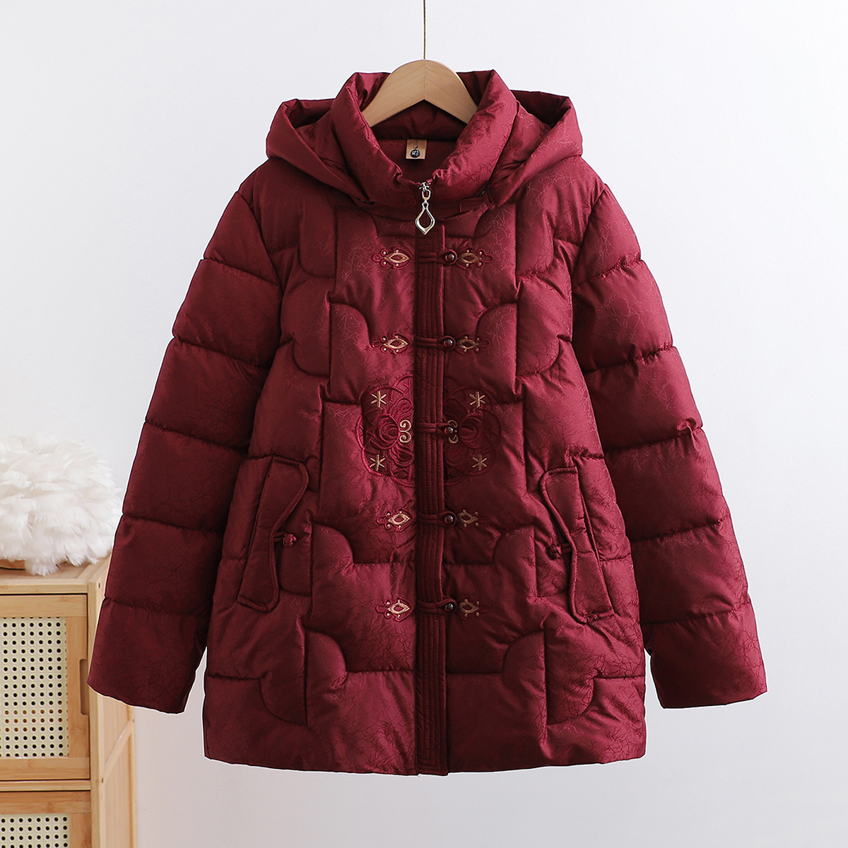 妈妈冬装棉服加绒加厚绣花棉衣