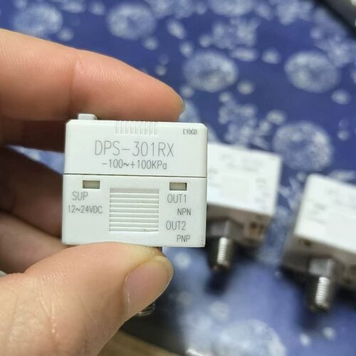 议价DPS-310RX数显压力传感表，九成新，功能正常实物如图所 示成