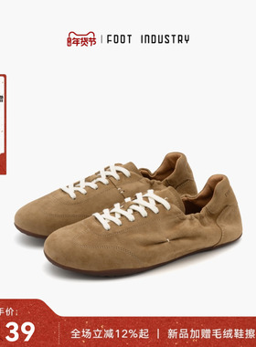 足下工业 FOOT INDUSTRY 卡其色柔软褶皱德训鞋男女同款 复古松弛