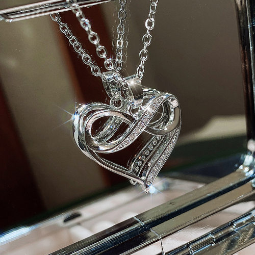 Korean 8-character Necklace Women's Light Luxury Sweet Love
