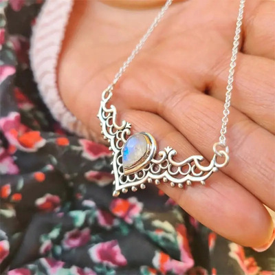 Atmospheric Hollow Style Necklace Antler Inlay Imitation