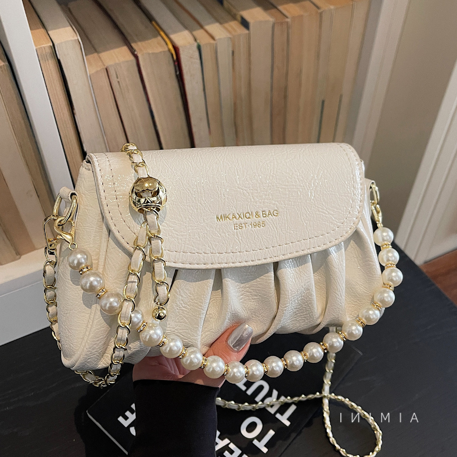 高级感小众褶皱小包女斜挎包2026春季新款时尚百搭日常通勤单肩包