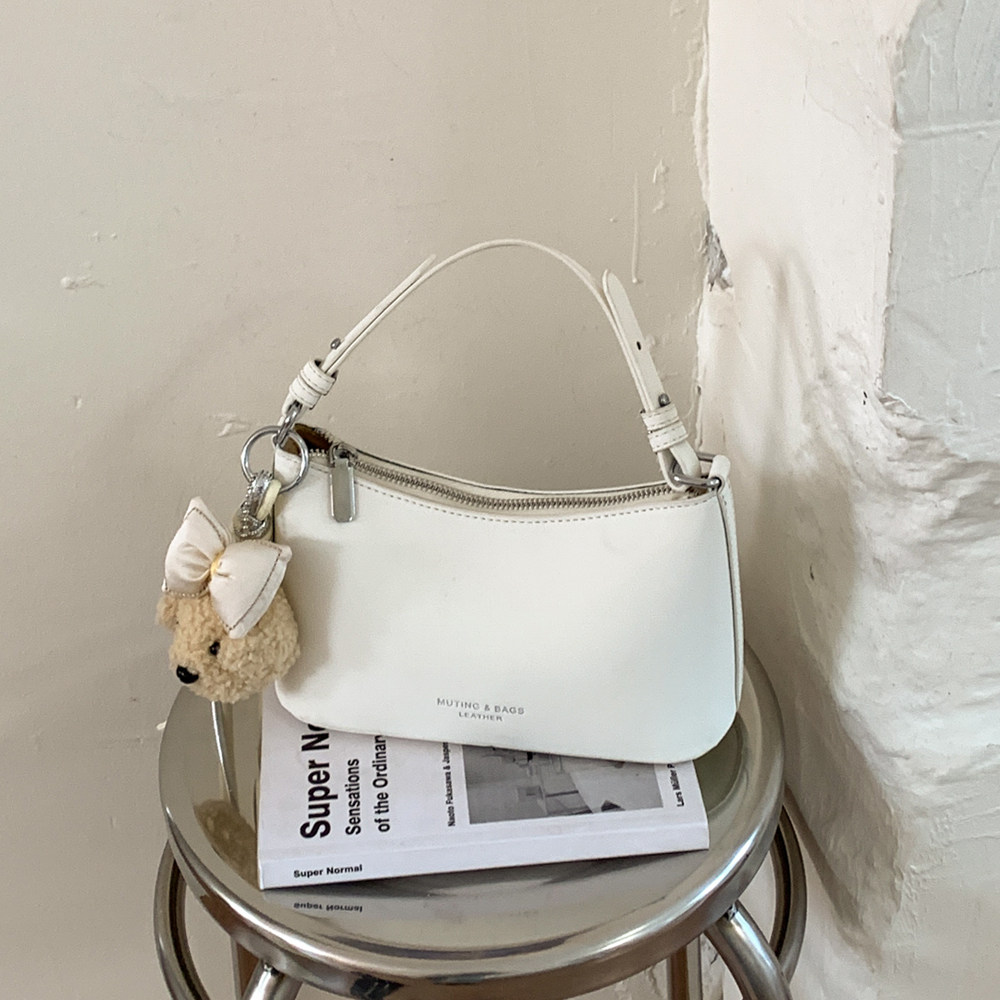 高级感洋气斜挎包女小包2026春季新款时尚百搭日常通勤手提小拎包