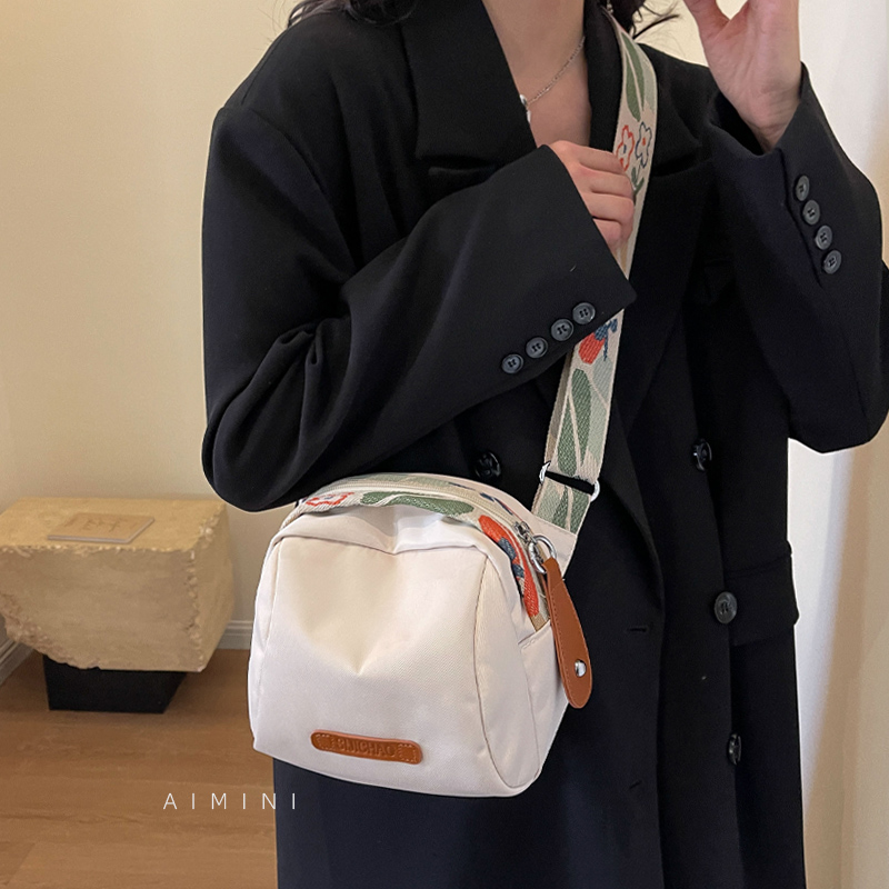 牛津布防水斜挎包女轻便小包贝壳包2025新款时尚休闲百搭单肩包
