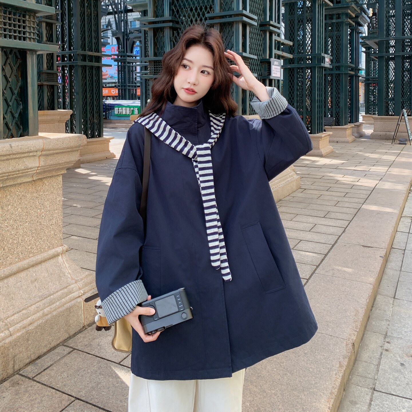 春季藏青色风衣(送条纹披肩）RF2C036-W563-P180-K279,女装风衣,2C036