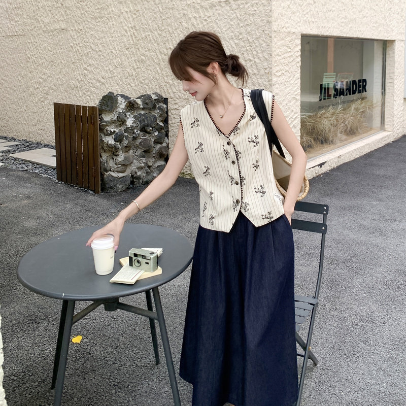 时髦老钱风绣花条纹麻料马甲套装2025夏季百搭牛仔阔腿裤淡人套装,女装套装/套裙,2C036