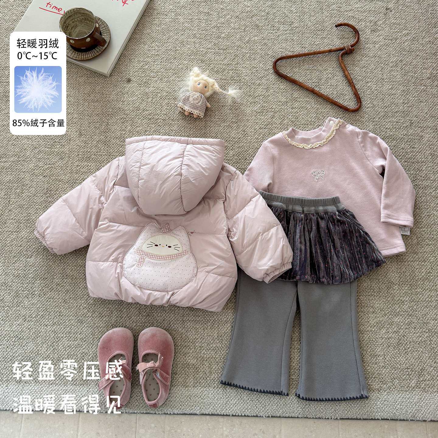 婴幼儿卡通连帽短款羽绒服女童