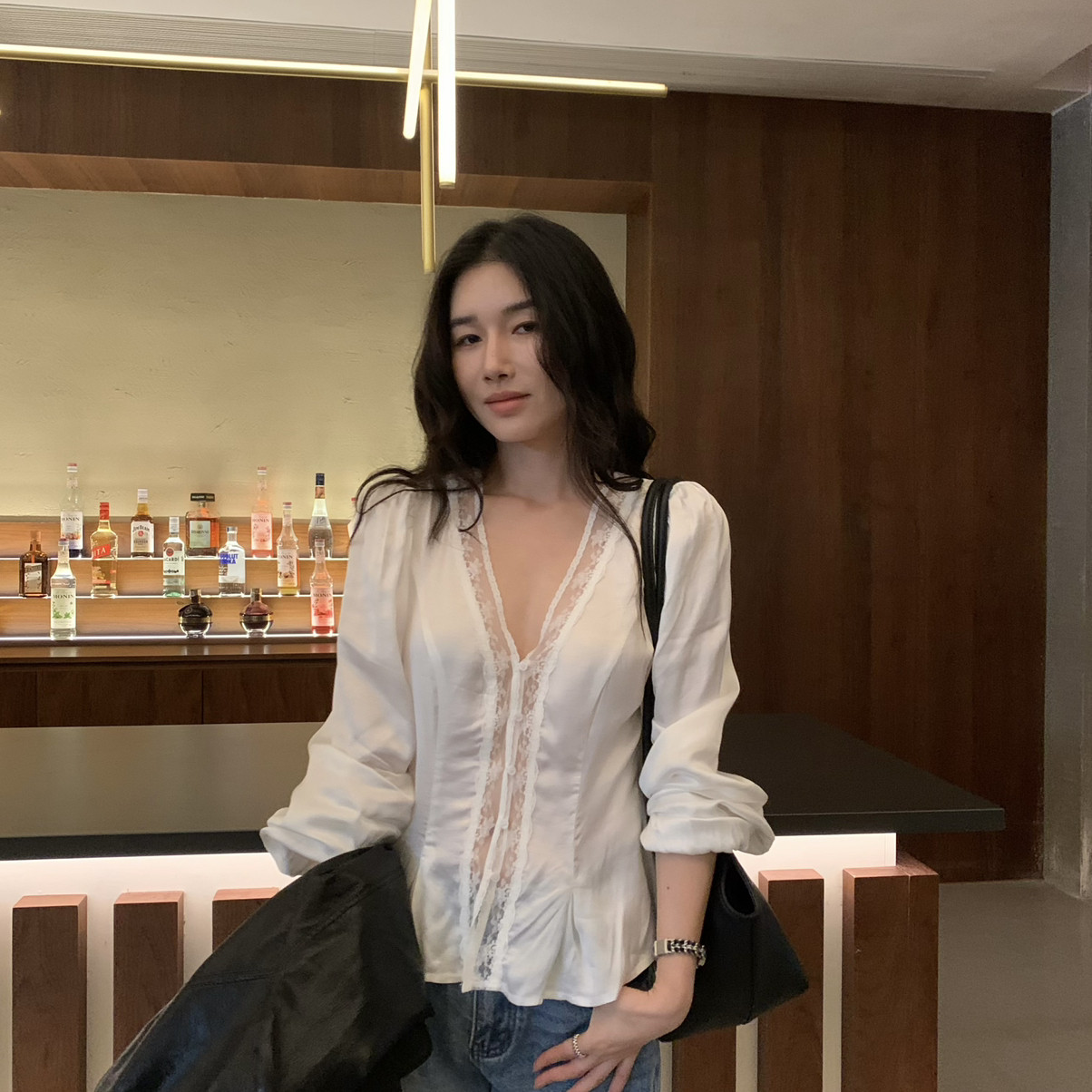 ALL IN-性感人丝蕾丝拼接小女人V领衬衫内搭优雅气质小衫5247