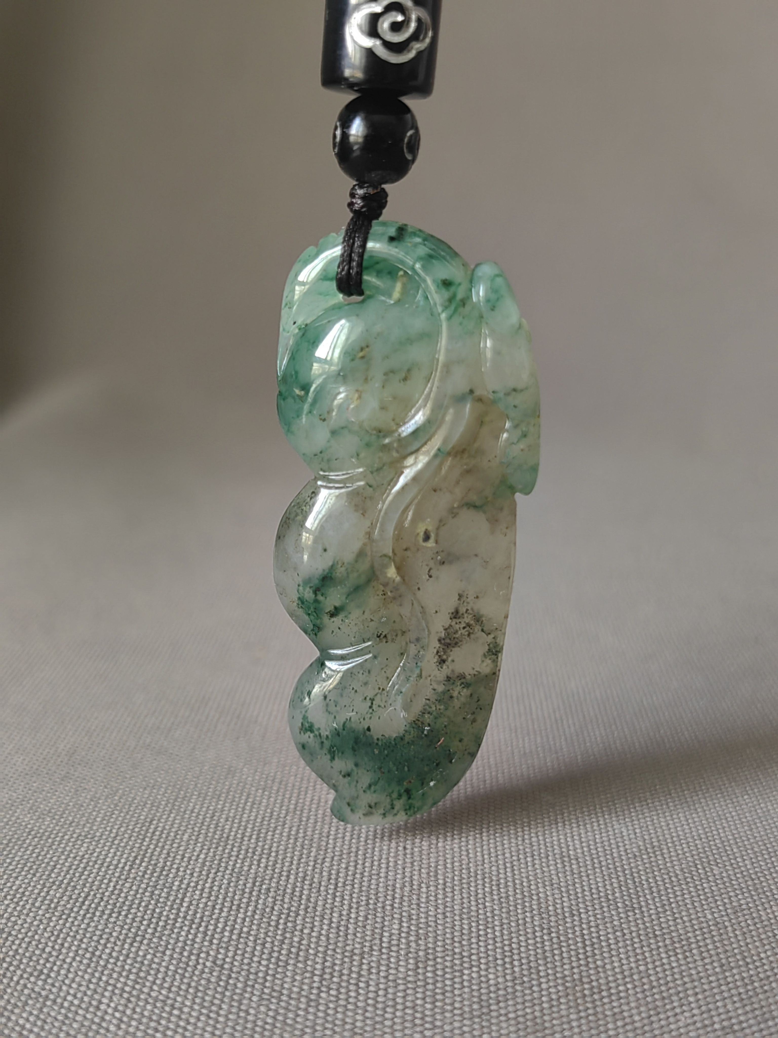 独山玉收藏级标本级高冰老水洞白天蓝料连中三元豆角佩，冰润色翠