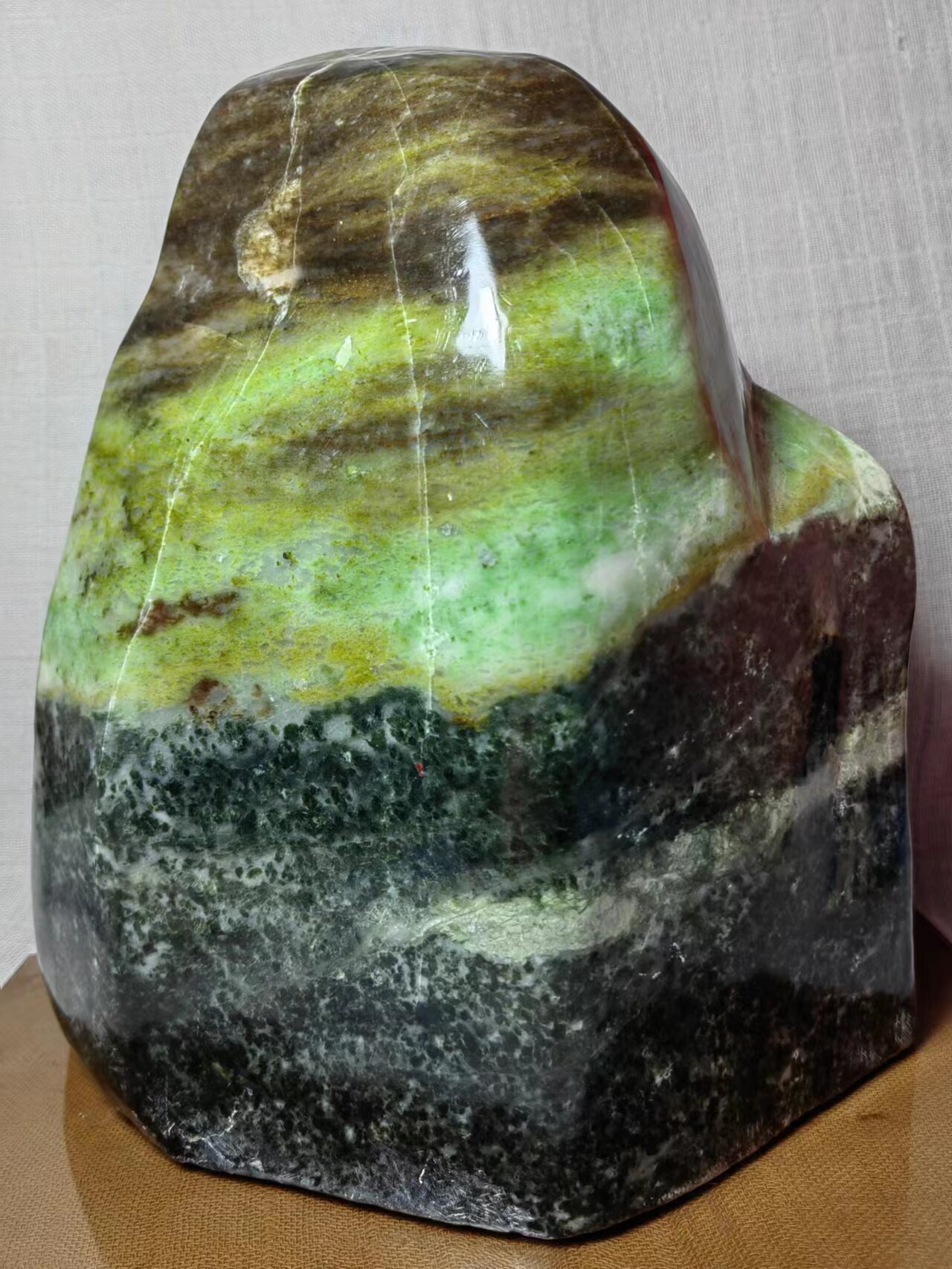 独山玉老绿白料抛光大块原石---油润翠绿 厚重沉稳