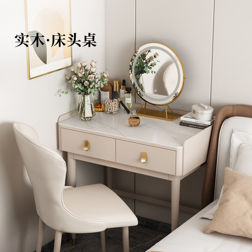 现代轻奢卧室床边书桌小户型