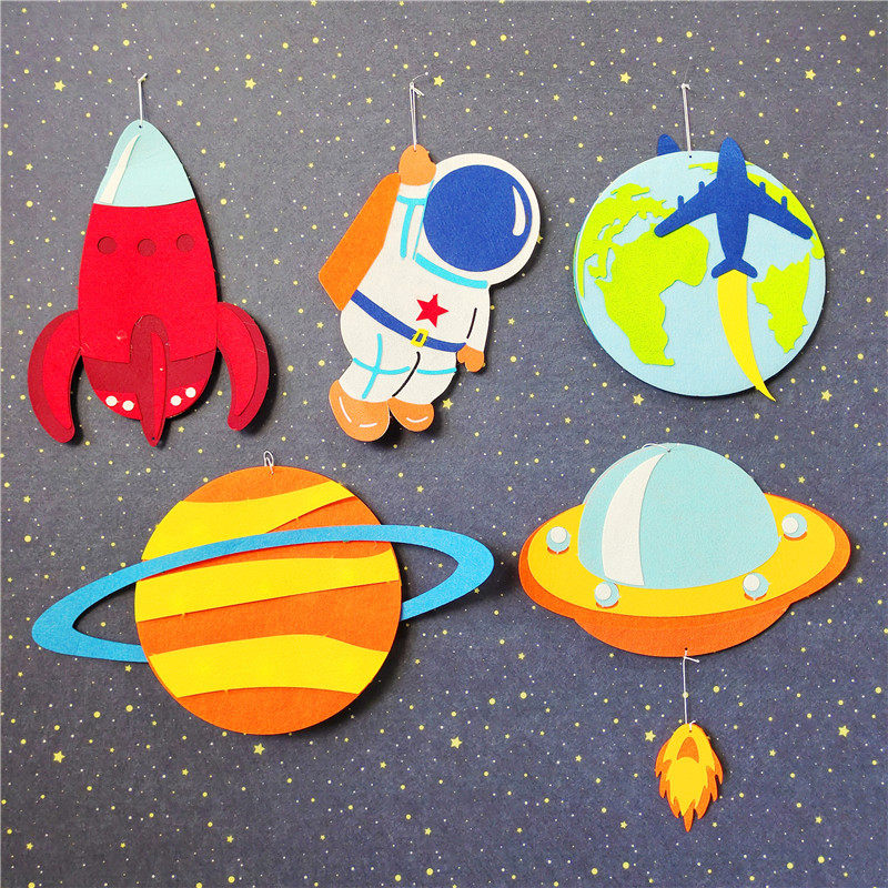 幼儿园教室墙面装饰环创太空星球主题墙挂饰不织布火箭宇航员吊饰