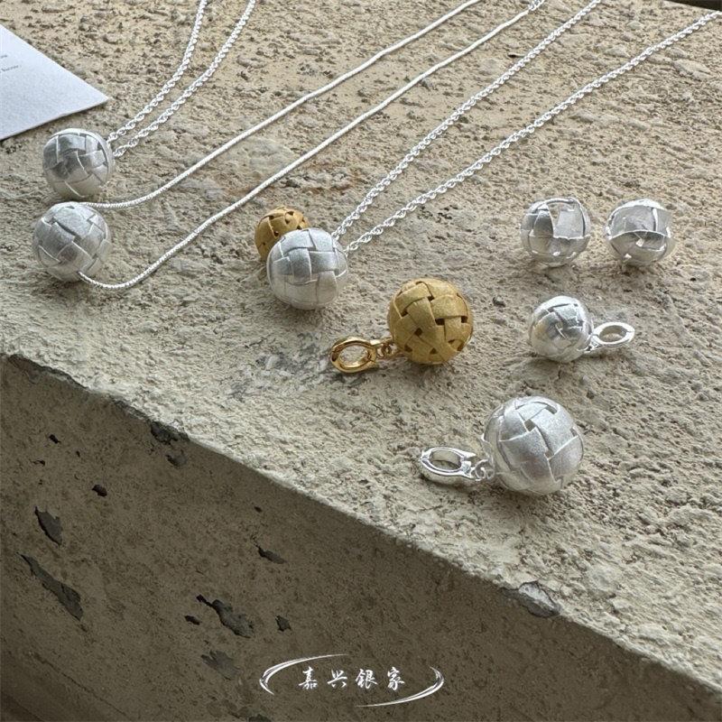 嘉兴银家s925纯银韩式小众闪光烧白工艺毛球吊坠复古ins精致项坠