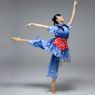 七段锦新款采茶蓝色表演服饰南泥湾丰收节民间舞碎花演出服饰出租