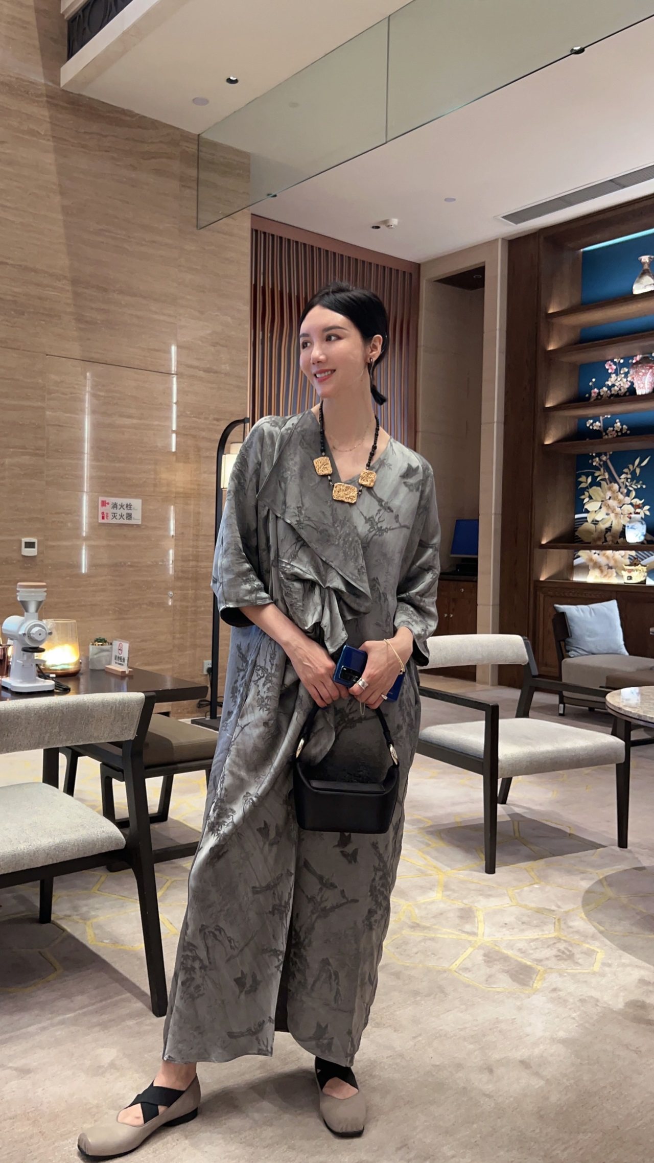 “东方既白”优渥舒适清凉感手工炒色桑蚕丝提花连衣裙宽松荷叶边