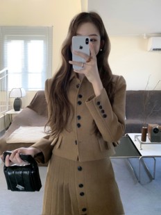 soolrok松未韵一 Seogwipo悠悠奈棕百褶拼接半身裙高级感套装